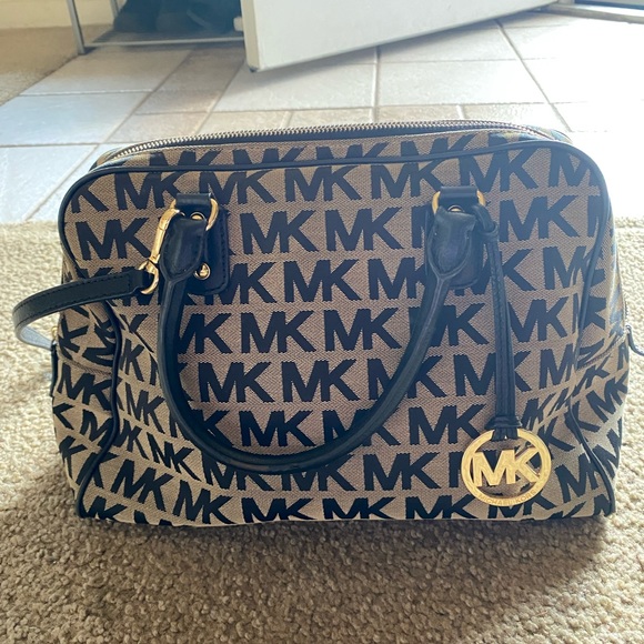 Michael Kors Handbags - Michael Kors purse